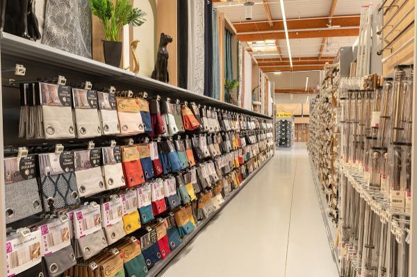 agencement-magasin-sur-mesure-efi-concept (1)