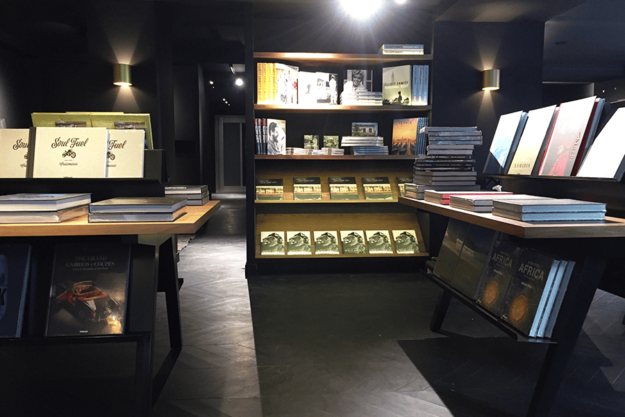 presentoir-livre-agencement-librairie-efi-concept