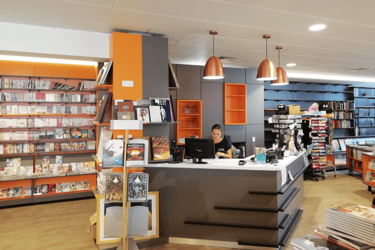 accueil-agencement-librairie-efi-concept