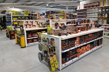 agencement-brico-e-leclerc-aire-sur-l-adour-efi-concept (1)