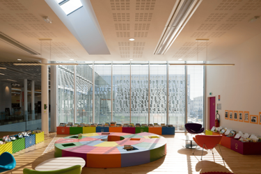 banquette-enfant-agencement-librairie-efi-concept