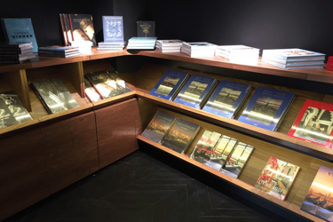 etagere-angle-agencement-librairie-efi-concept
