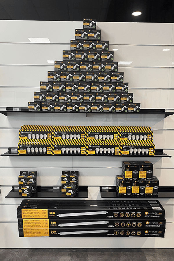 accroche-mur-agencement-magasin-electricite-efi-concept