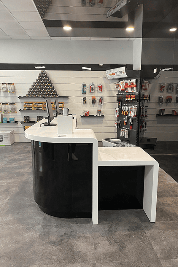 comptoir-pmr-agencement-magasin-electricite-efi-concept