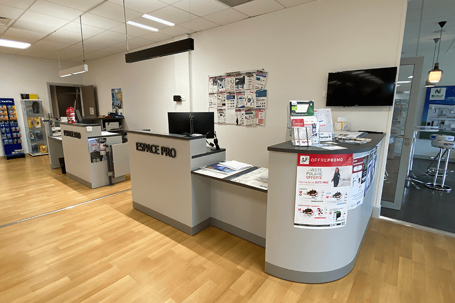 comptoir-professionnel-agencement-magasin-electricite-efi-concept