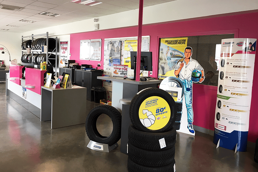 espace-accueil-agencement-magasin-automobile-efi-concept