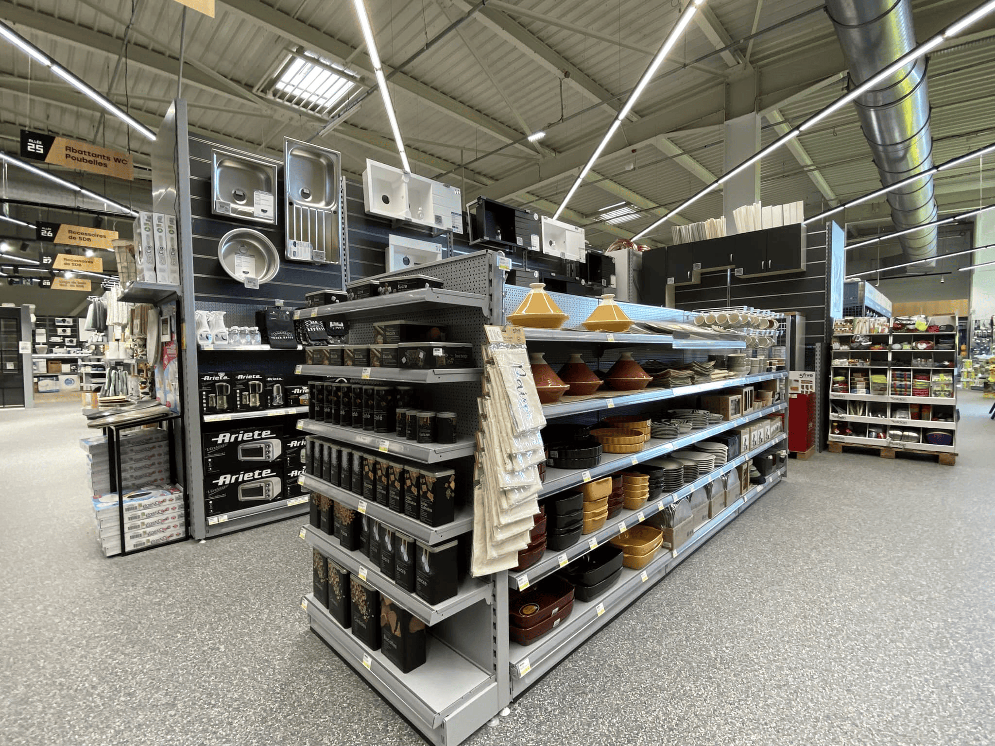 espace-libre-service-agencement-showroom-menuiserie