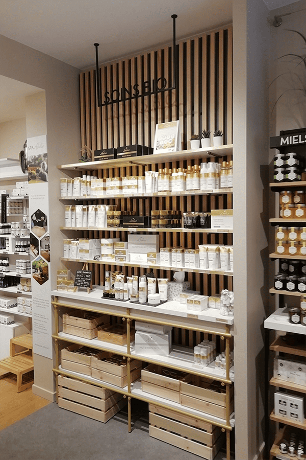 etagere-agencement-magasin-cosmetique-efi-concept