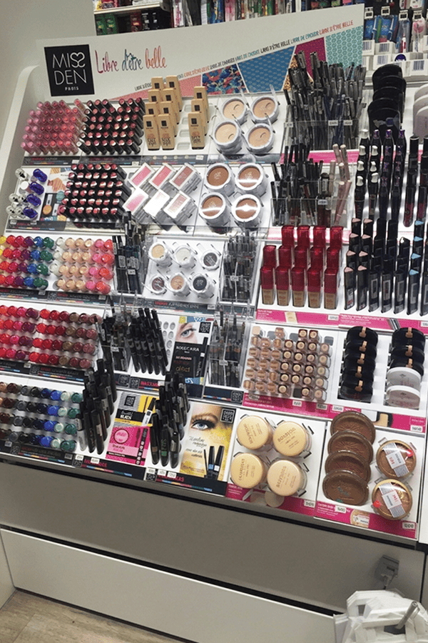 exposition-produit-beaute-agencement-magasin-cosmetique-efi-concept