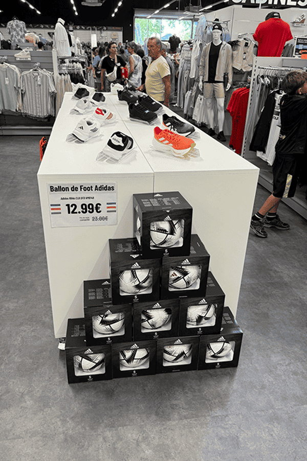 meuble-exposition-chaussure-agencement-magasin-sport-efi-concept