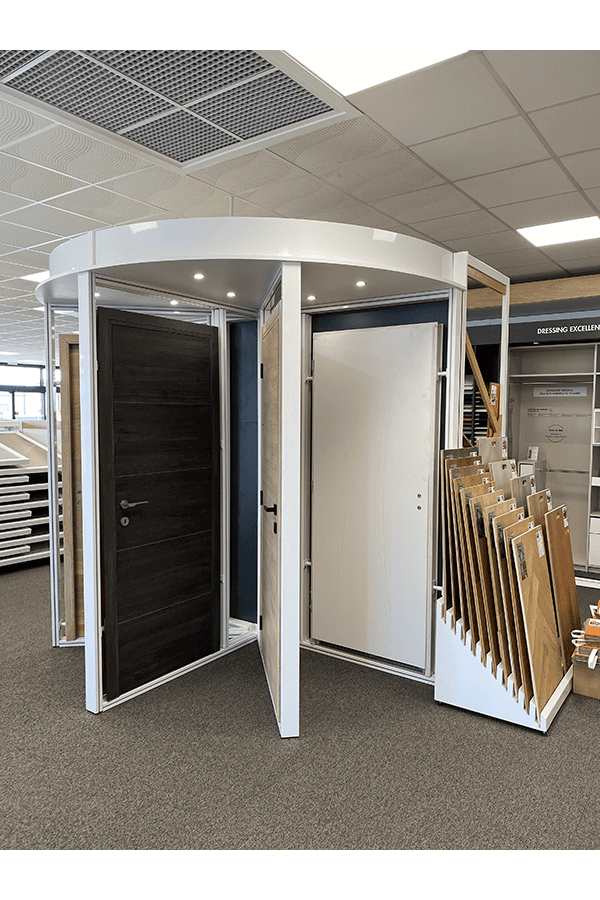 presentoir-menuiserie-magasin-negoce-de-materiaux-efi-concept