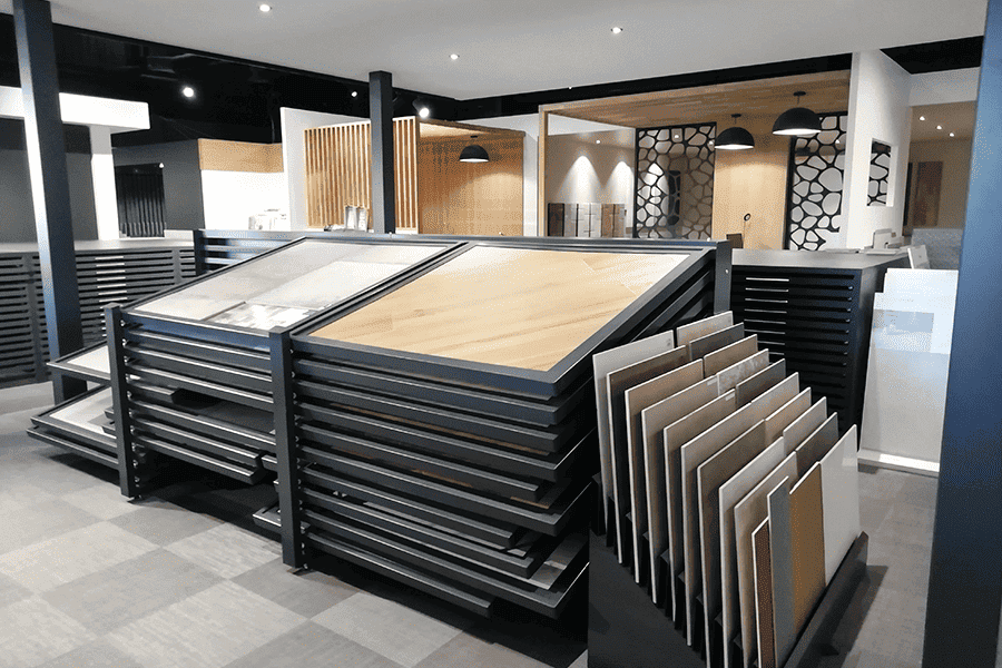 presentoir-parquet-bleu-agencement-showroom-parquet-efi-concept