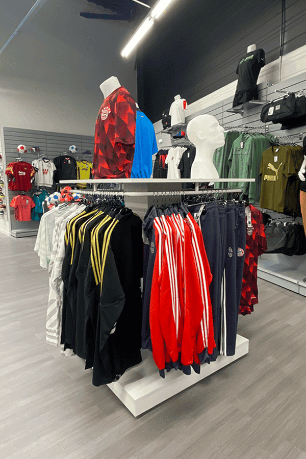 presentoir-vestes-sport-agencement-magasin-efi-concept