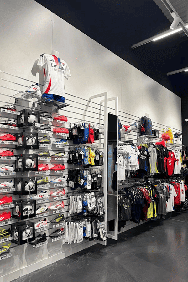 support-panneaux-rainuré-agencement-magasin-sport-efi-concept