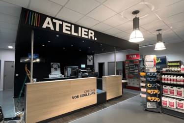accueil-agencement-magasin-de-peinture-efi-concept