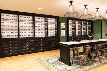 agencement-boutique-optique-lunettes-efi-concept
