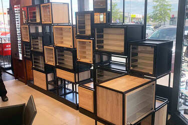 agencement-magasin-optique-bois-metal-efi-concept