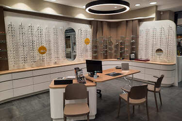 agencement-magasin-optique-bois-verre-efi-concept