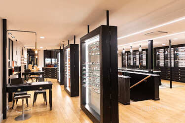 agencement-magasin-optique-noir-efi-concept