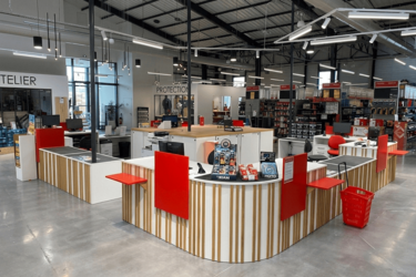 agencement-magasin-piscine-accueil-efi-concept