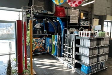 agencement-magasin-piscine-gondole-echelle-efi-concept