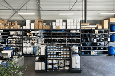 agencement-magasin-piscine-gondole-rack-efi-concept