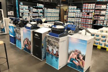 agencement-magasin-piscine-podium-efi-concept
