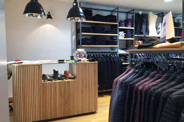 agencement-magasin-vetements-homme-efi-concept
