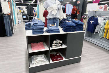 agencement-magasin-vetements-homme-femme-enfant-efi-concept