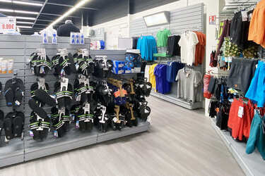 agencement-magasins-vetement-sport-efi-concept