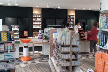 agencement-pharmacie-bois-efi-concept