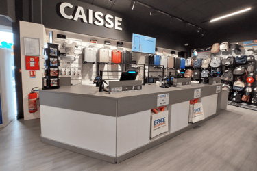 caisses-agencement-magasin-sport-efi-concept