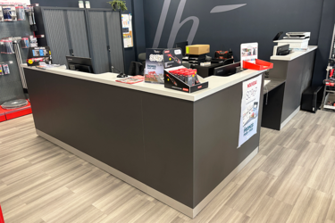 comptoirs-accueil-agencement-magasin-de-peinture-efi-concept