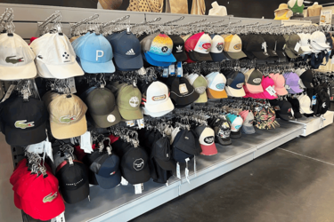 gondole-casquette-agencement-magasin-de-sport-efi-concept