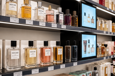 gondole-murale-agencement-magasin-parfumerie-efi-concept
