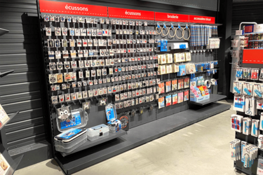 gondoles-ecussons-agencement-magasin-de-mercerie-efi-concept
