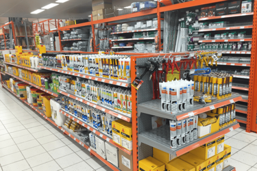 linéaire-gondole-orange-magasin-negoce-de-materiaux-efi-concept