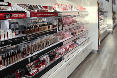 maquillage-presentoir-agencement-magasin-cosmetique-efi-concept
