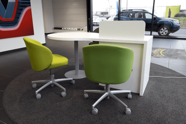 mobilier-espace-conseil-agencement-magasin-automobile-efi-concept