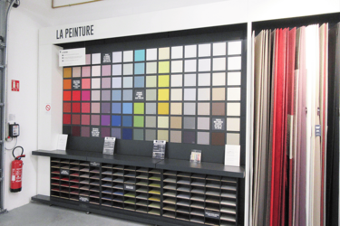 mur-couleur-agencement-magasin-decoration-efi-concept