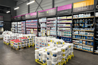 podium-agencement-magasin-piscine-efi-concept
