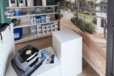 podium-aménagement-showroom-exterieur-efi-concept