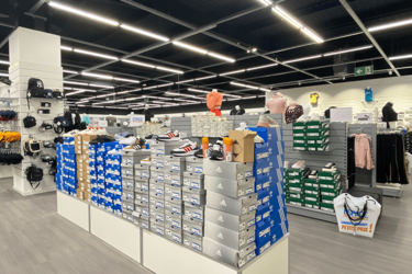 podium-chassures-agencement-magasin-de-chaussures-efi-concept