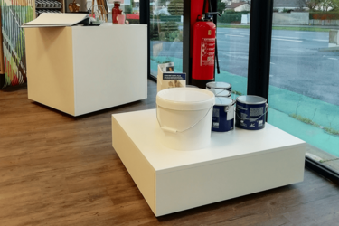 podium-presentation-agencement-magasin-de-peinture-efi-concept