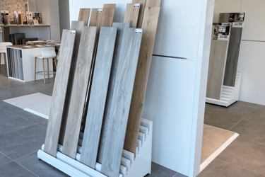 presentoir-lames-amenagement-showroom-exterieur-efi-concept