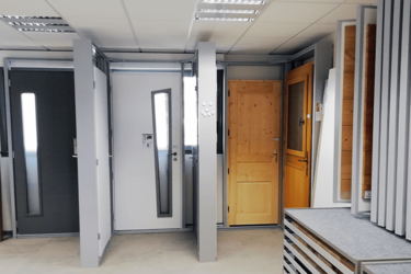 presentoirs-alu-agencement-showroom-menuiserie-efi-concept