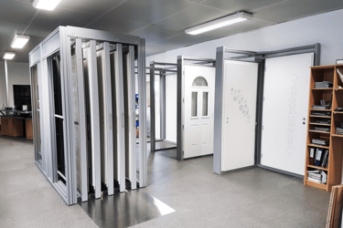 presentoirs-portes-agencement-showroom-menuiserie-efi-concept