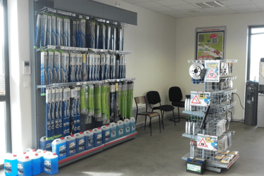 rack-accessoires-agencement-de-magasin-automobile-efi-concept