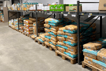 rack-animalerie-agencement-de-magasin-discount-efi-concept