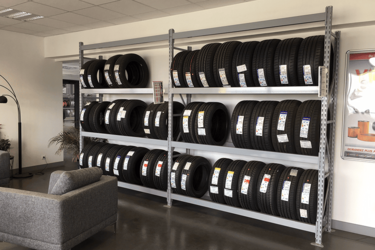 rack-pneus-agencement-magasin-automobile-efi-concept